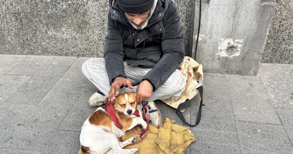 Paștele NEVOILOR în București: Învierea cu oamenii străzii