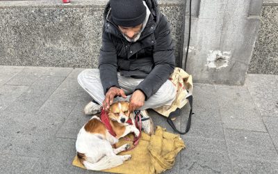 Paștele NEVOILOR în București: Învierea cu oamenii străzii