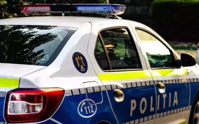 Polițiști chefuind pe manele în autospecială: Permise la control