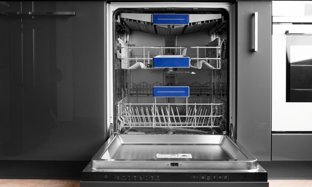 Greșeala uriașă la spălatul vaselor: Renunță ACUM la acest obicei!