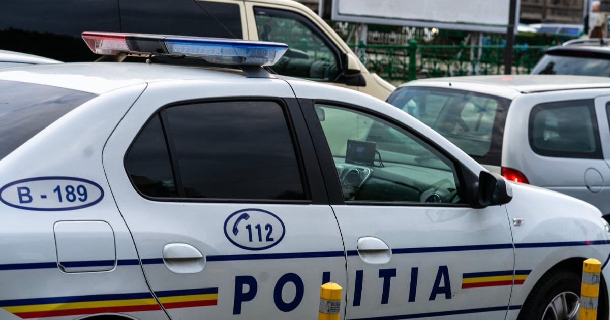 Oradea: Un bărbat s-a dat „mama” de minor ca să facă carduri pentru asistați