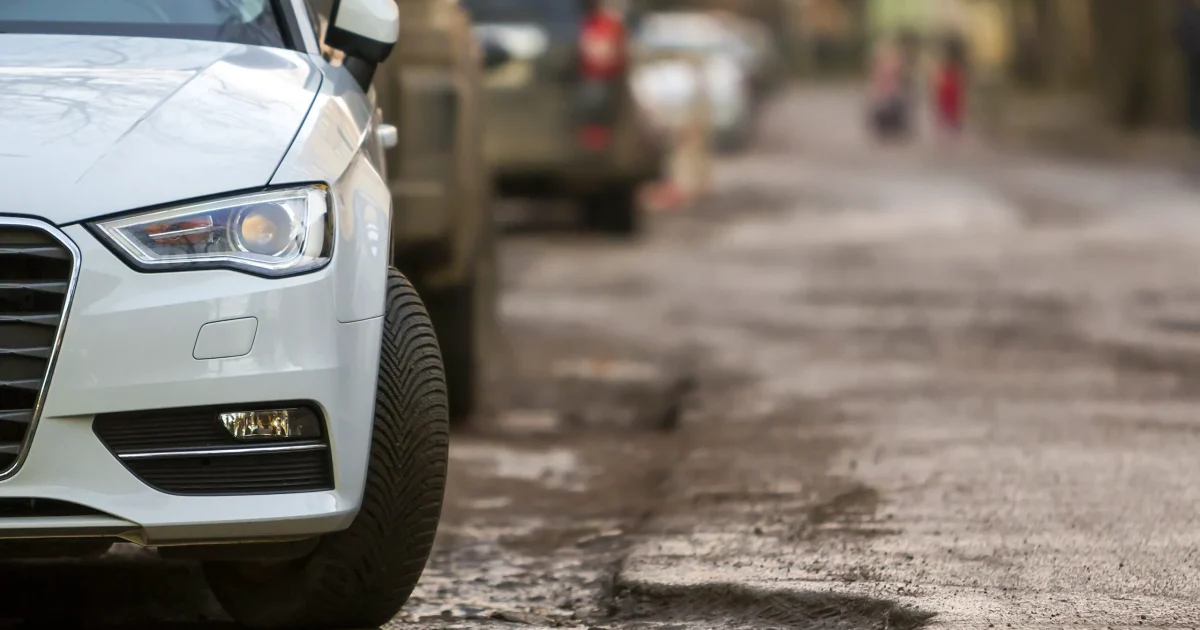 Parcarea, o luptă pentru loc! Cine are dreptul să parcheze în fața blocului?