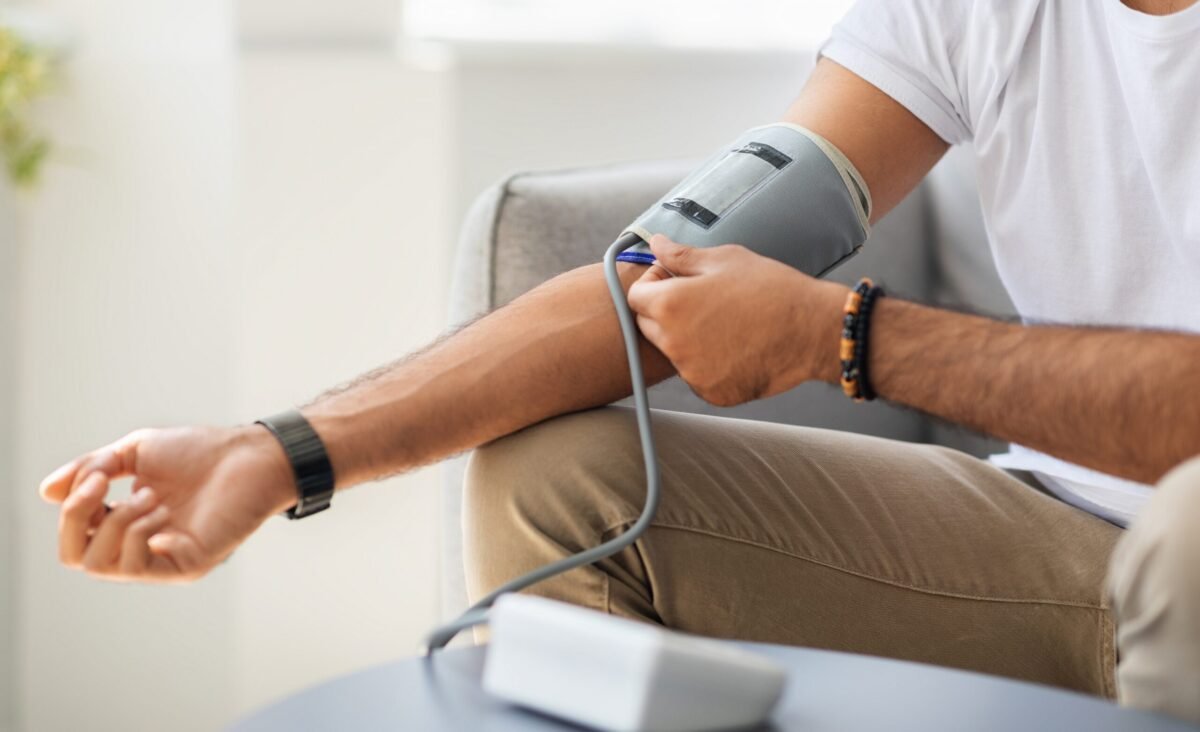 Îmbunătățirea calității aerului din locuințe, cu ajutorul purificatoarelor, ar putea juca un rol crucial în prevenirea bolilor cardiovasculare, conform cercetărilor recente