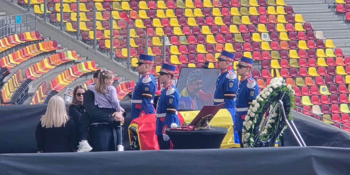 Matei Lucescu, cu fiica sa, la căpătâiul lui Mircea Lucescu. Imagini emoționante