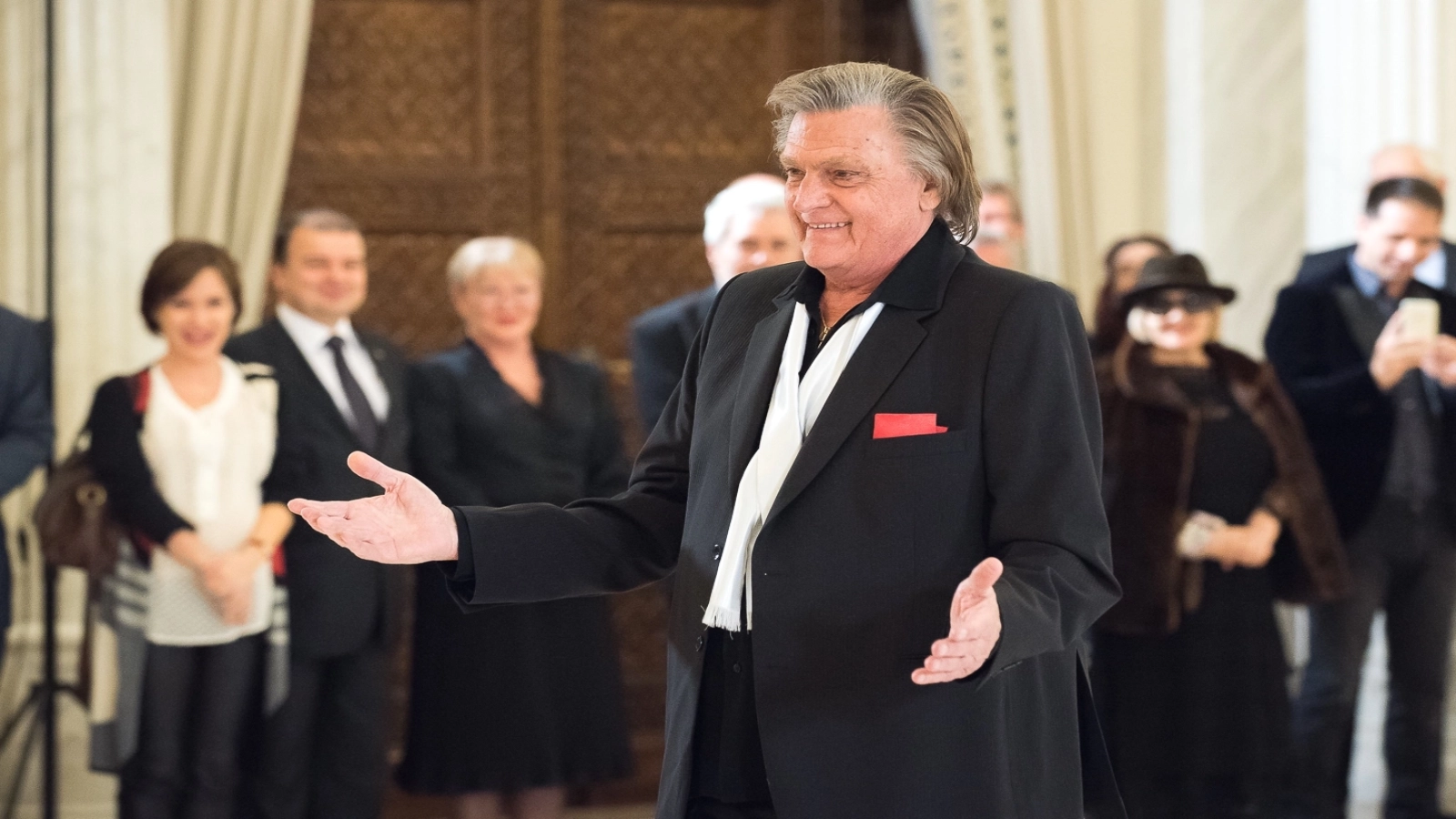 Florin piersic, emoții de ziua numelui: „dădeam mamei o floare de nu mă uita!” plus amintiri din tinerețe