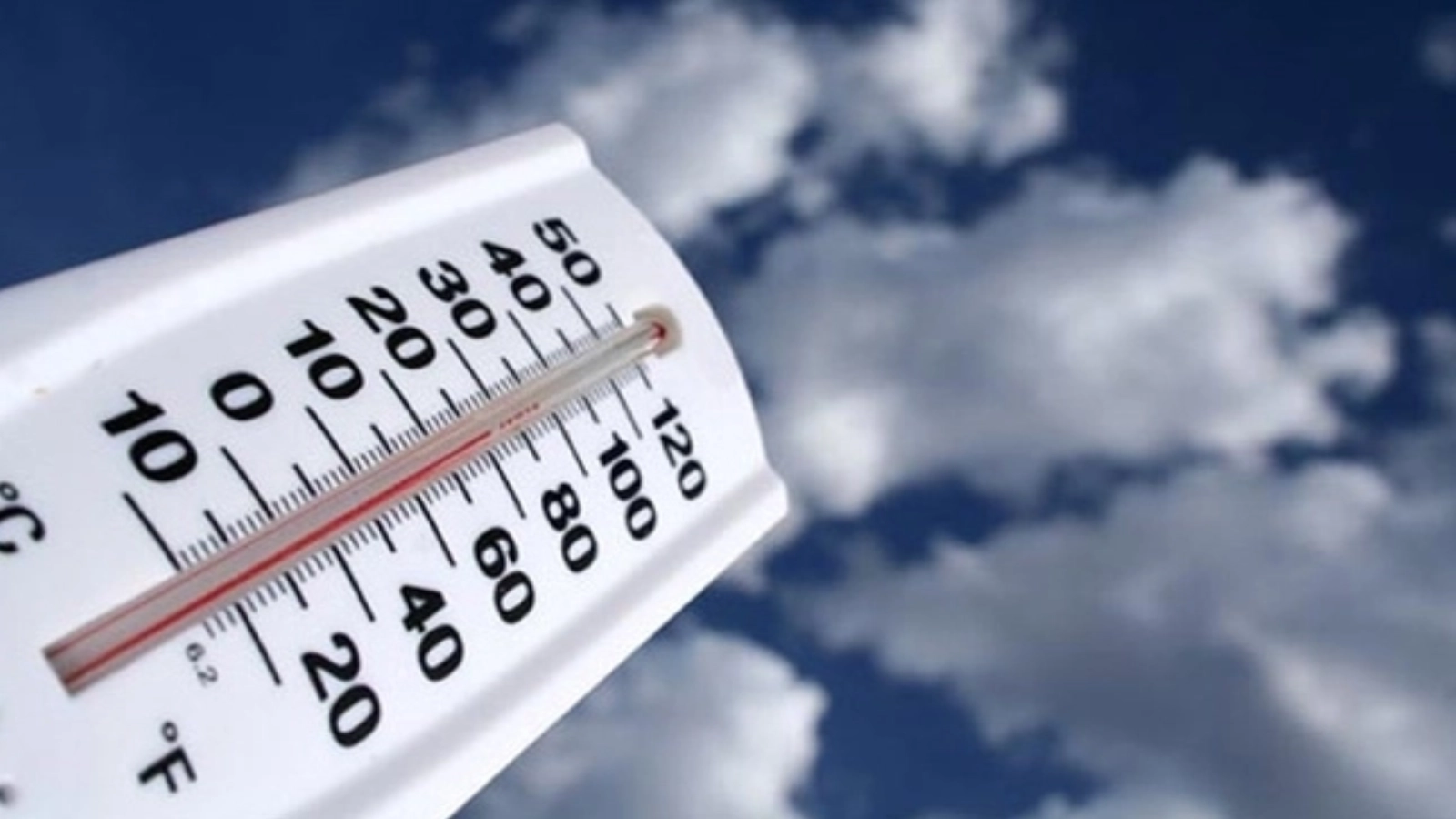 Masa de aer cald își ia rămas bun de la România, lăsând loc iernii Bucuria unei primăveri timpurii, cu temperaturi de vară, va fi de scurtă durată
