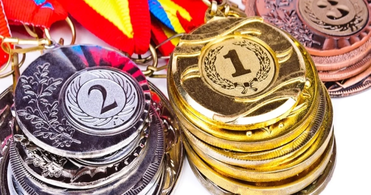 AUR și argint pentru elevii României la turneul internațional de informatică