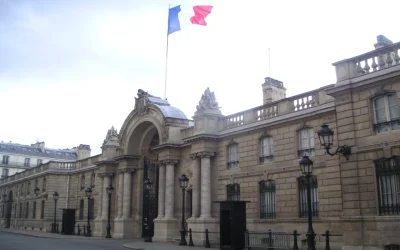 Uși închise la Elysee: Poliția, respinsă în ancheta de corupție din Franța