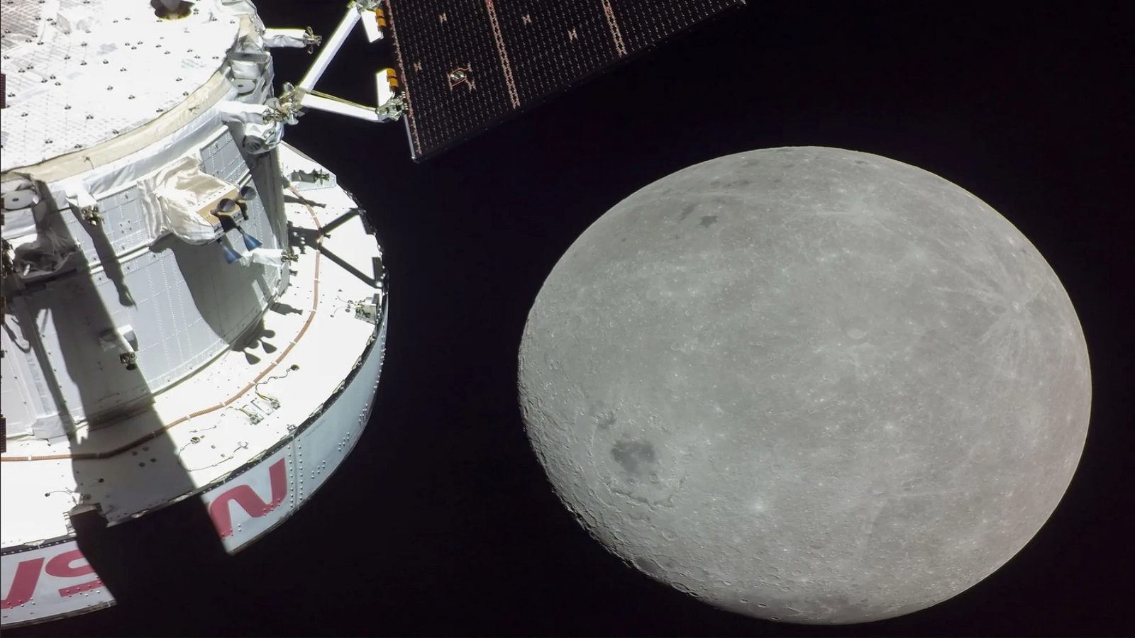 Capsula Orion a misiunii NASA Artemis II va survola partea îndepărtată a Lunii luni seară, pe 6 aprilie 2026, un moment istoric pentru omenire
