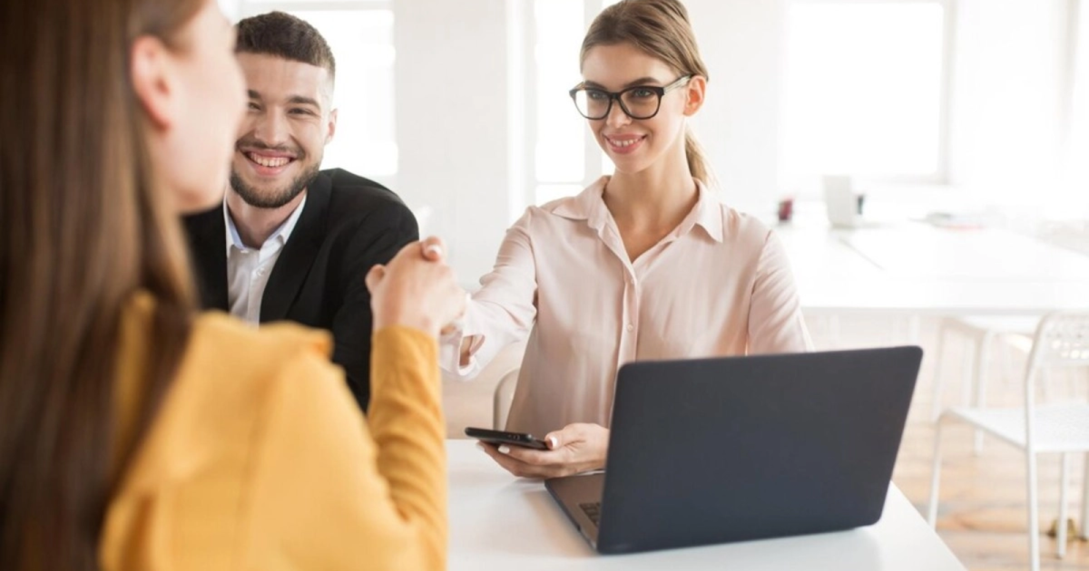 Introvertiții strălucesc: 10 domenii unde performanța lor este de necontestat