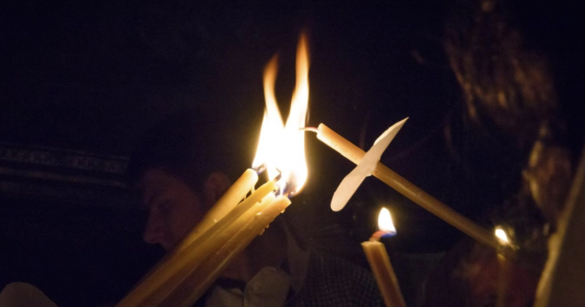 Lumina Sfântă ajunge la biserici în Sâmbăta Mare: Urmează tradiția din Ierusalim