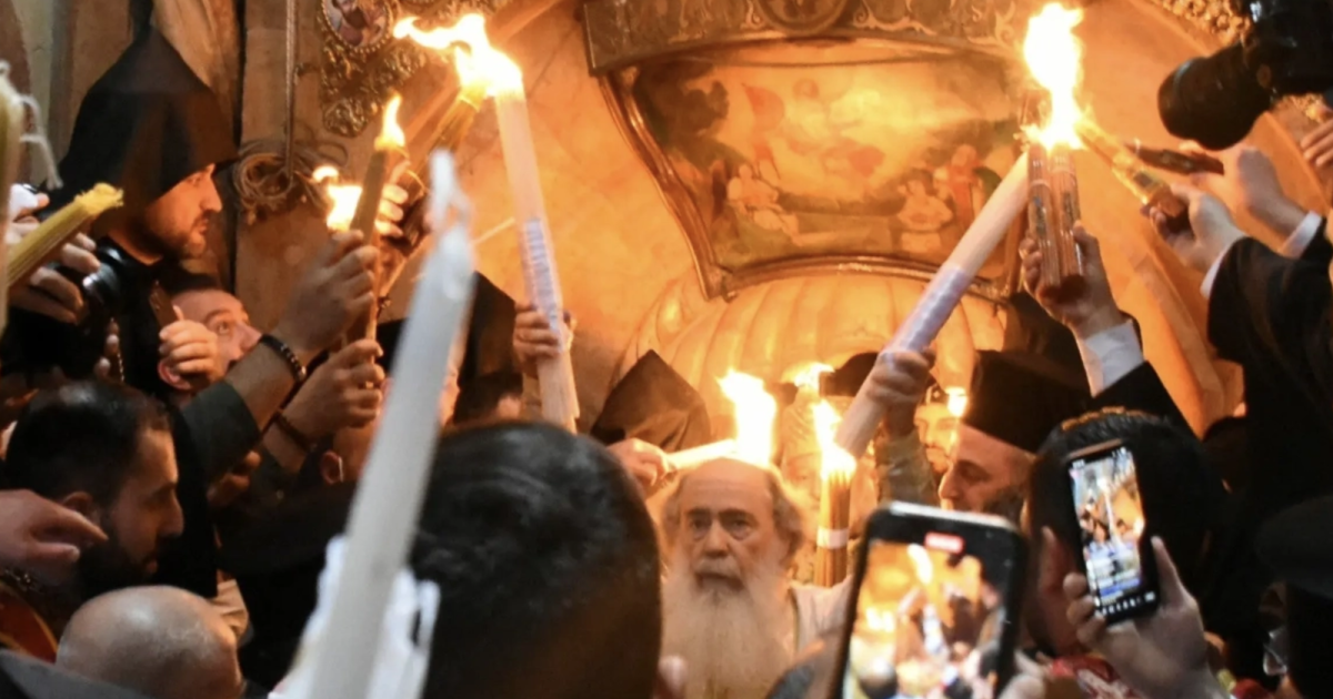 Focul Sfânt va ajunge la București din Ierusalim: Fără probleme, zice Patriarhia