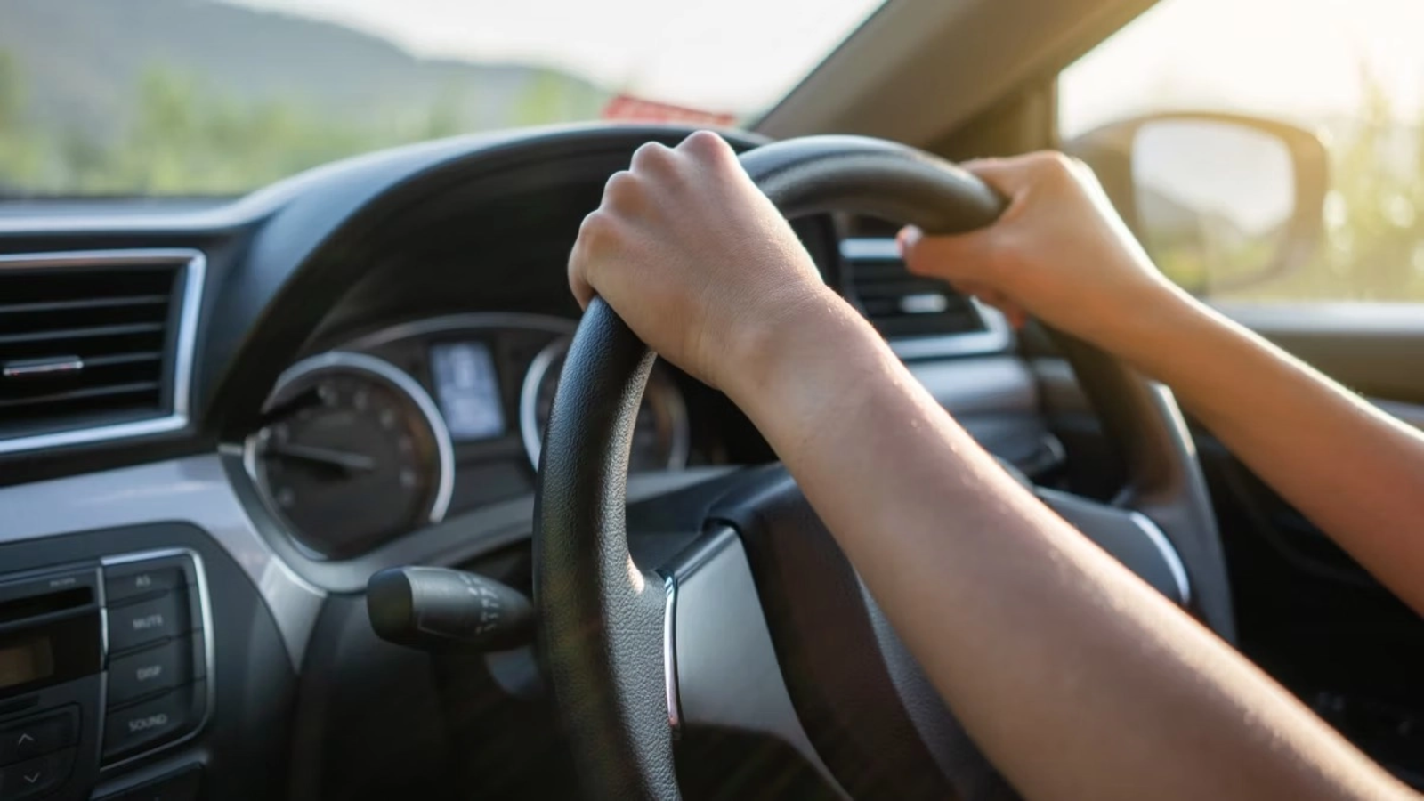 Un minor de 13 ani a fost prins la volanul unui autoturism în localitatea Potlogi, județul Dâmbovița, după ce a încercat să fugă de poliție