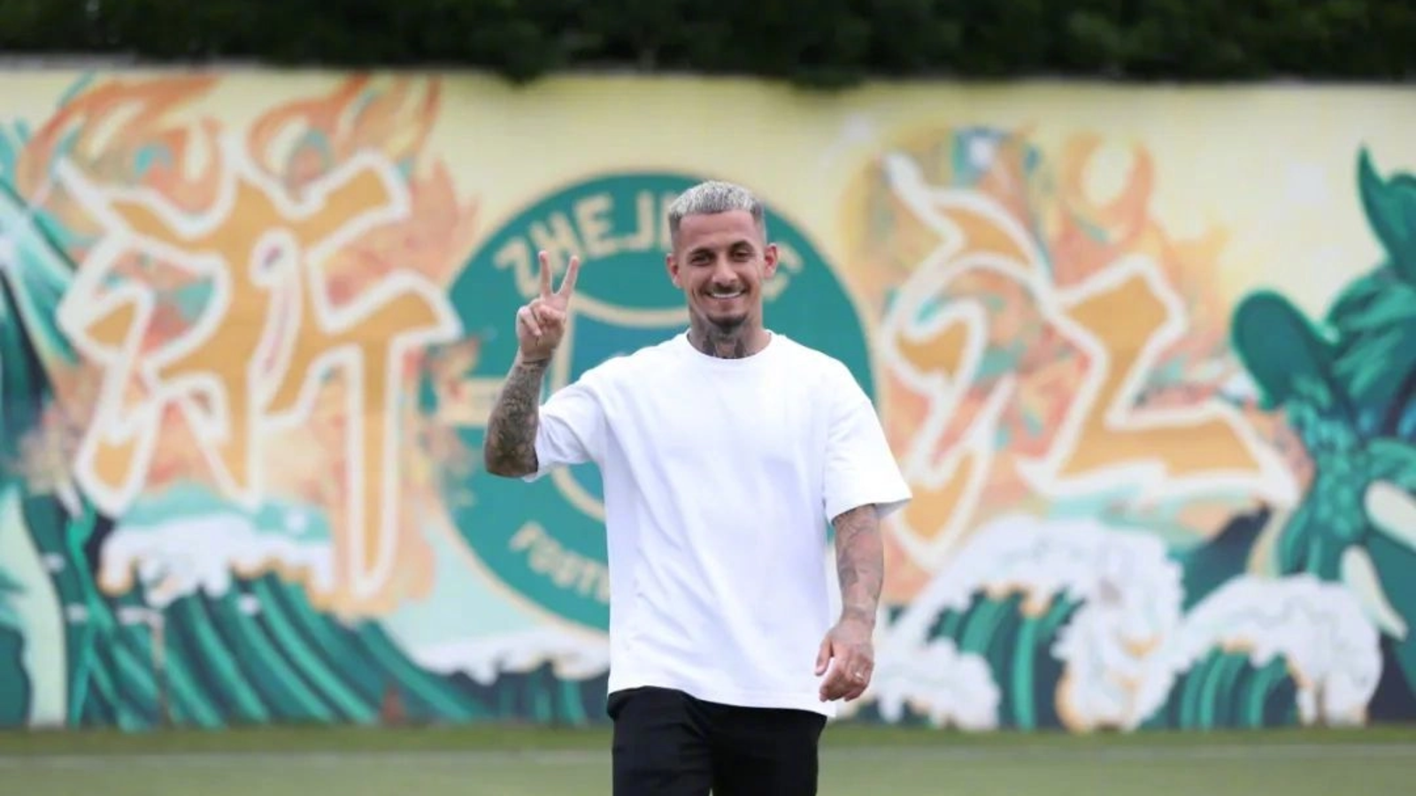 Eliminare cu „roșu” pentru Alexandru Mitriță în China Fostul internațional român Alexandru Mitriță a fost eliminat de pe teren în minutul 89 al meciului dintre echipa sa, Zhejiang Professional, și Chongqing Tonglianglong, duminică, în cadrul etapei a patra din Super Liga Chinei