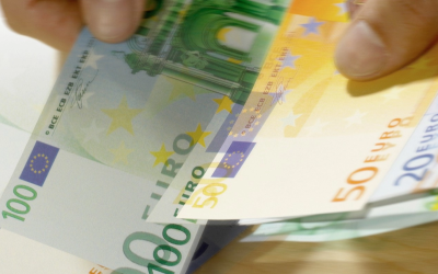 Bancnota interzisă: Ce se întâmplă cu europenii care o mai au acasă?