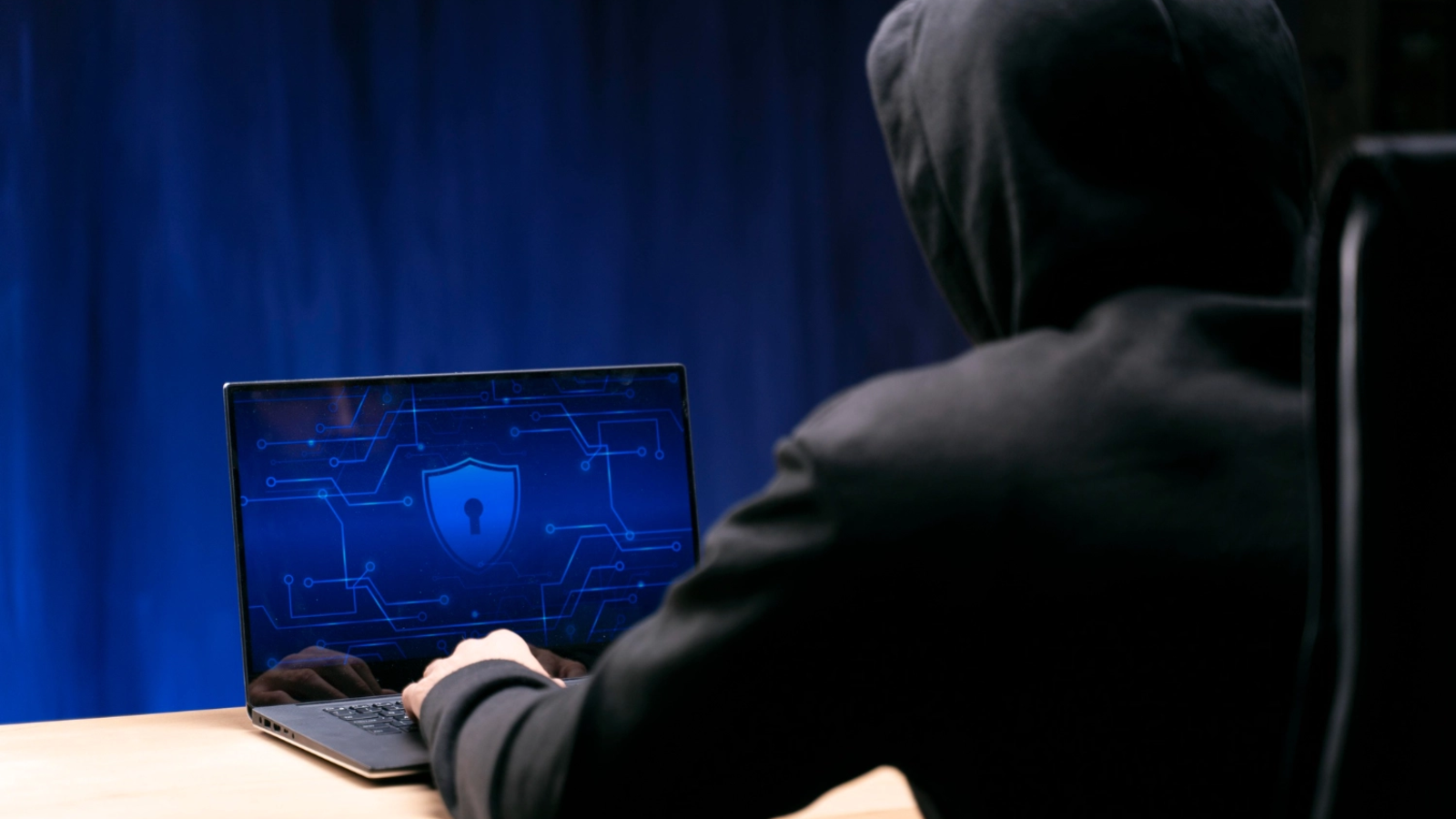 O amplă operațiune internațională, coordonată inclusiv de autoritățile române, a dus la destructurarea unei rețele de atacuri cibernetice atribuite serviciilor secrete militare ruse