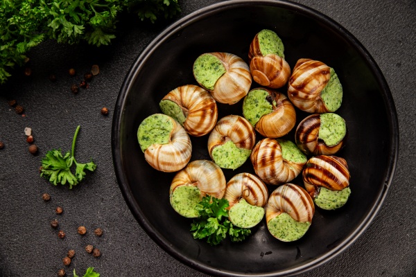 Bărbat din România, cu pielea și ochii verzi. Care-i alimentul-șoc