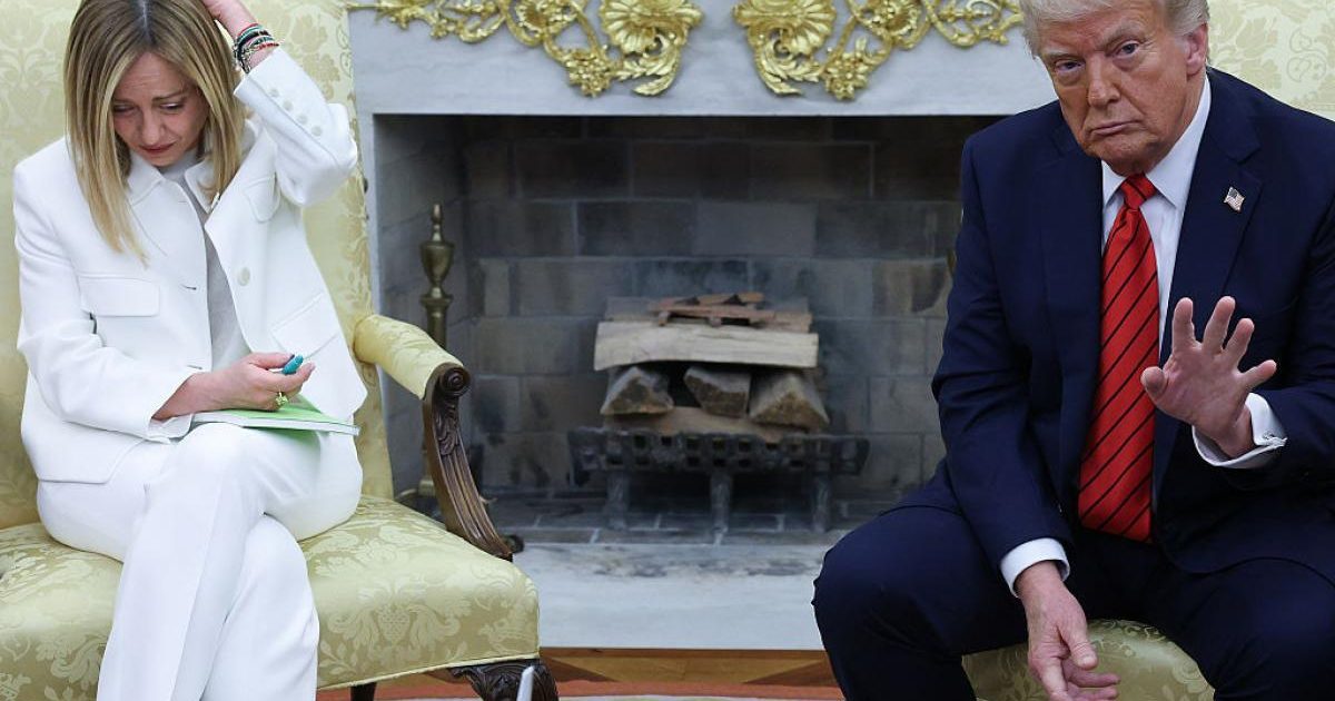 Meloni, furioasă pe Trump: „Cuvintele despre Papa sunt inacceptabile”