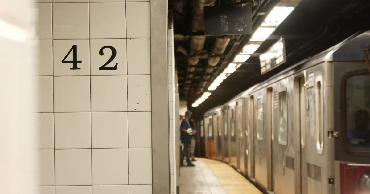 Înjunghieri înfiorătoare: Atacatorul a fost împușcat de poliție