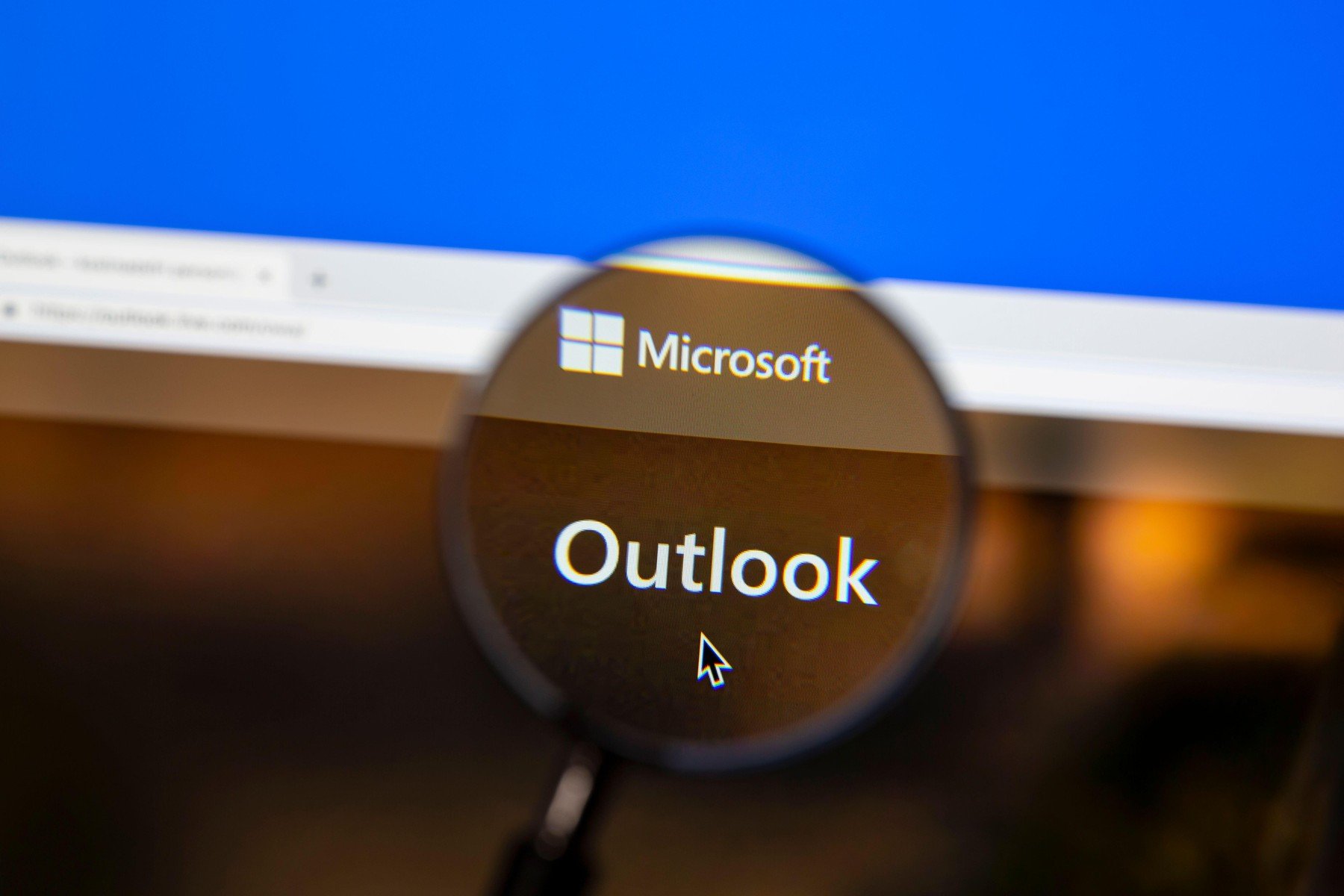 Probleme cu trimiterea emailurilor: Outlook a avut un „nod” de rezolvat Un blocaj major a afectat utilizatorii Microsoft Outlook, împiedicându-i să trimită emailuri