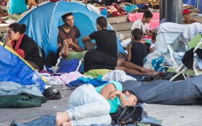 Guvernul UK mută 10.000 de migranți: Hotelurile, înlocuite de comunități