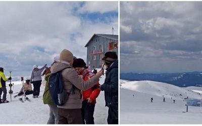 Și-au luat schiurile de Paște: Aflux masiv de turiști pe pârtiile din Sinaia