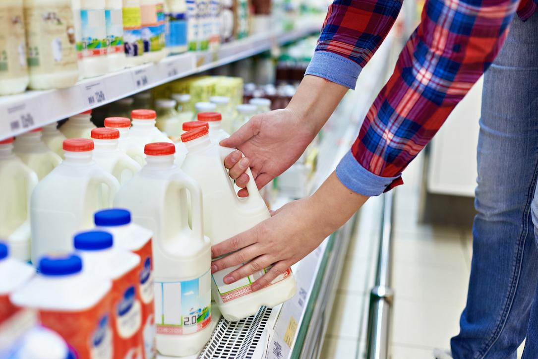 România prelungește adaosul comercial la alimentele de bază