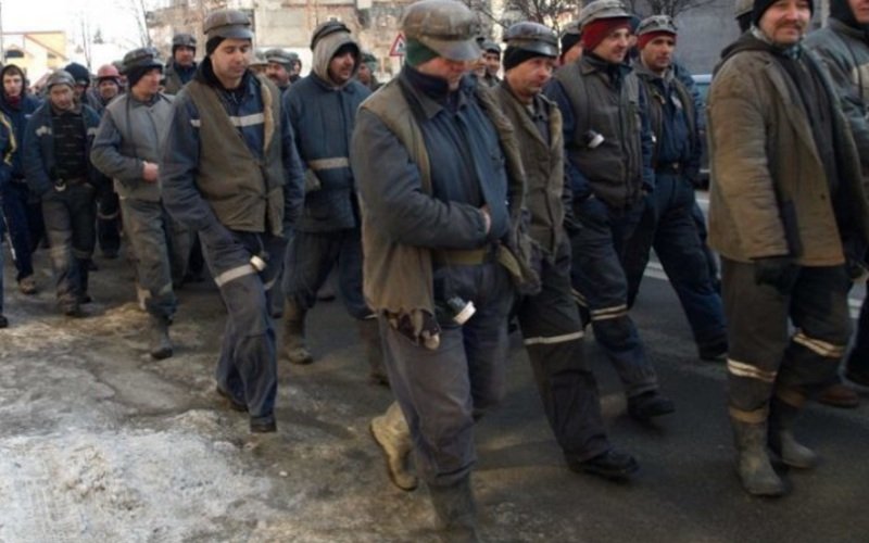 Angajații de la trei mine din Valea Jiului, grevă spontană