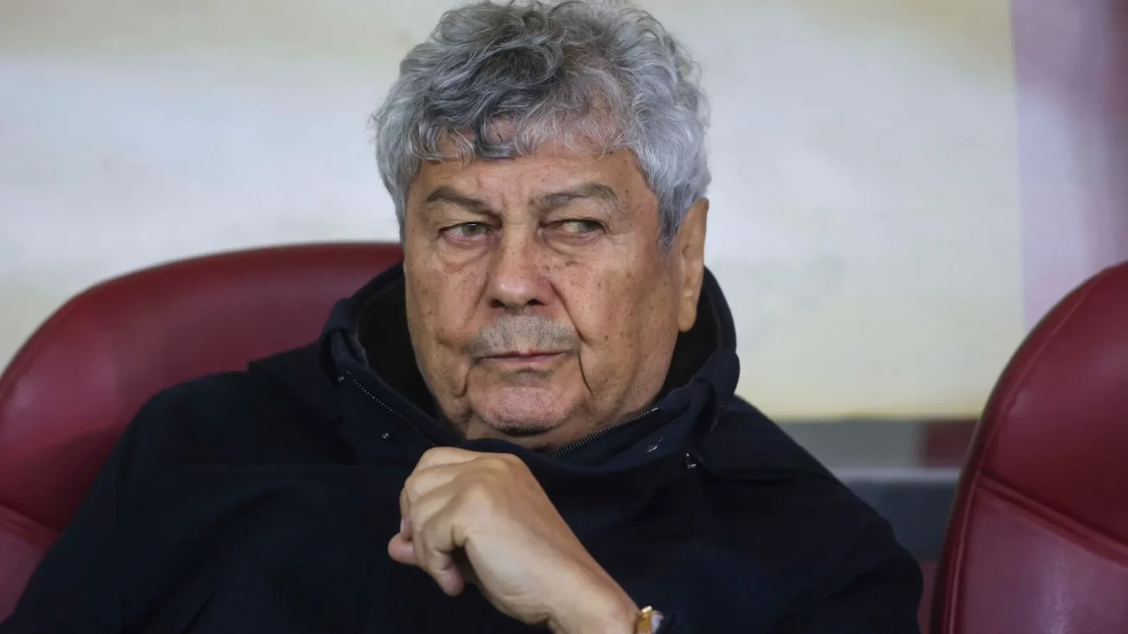 Starea de sănătate a lui MIRCEA Lucescu, în continuare critică; SUUB face apel la respectarea intimității București – Starea de sănătate a fostului selecționer al echipei naționale de fotbal a ROMÂNIEI, MIRCEA Lucescu, rămâne critică, potrivit ultimelor informații furnizate luni de Spitalul Universitar de Urgență București (SUUB)