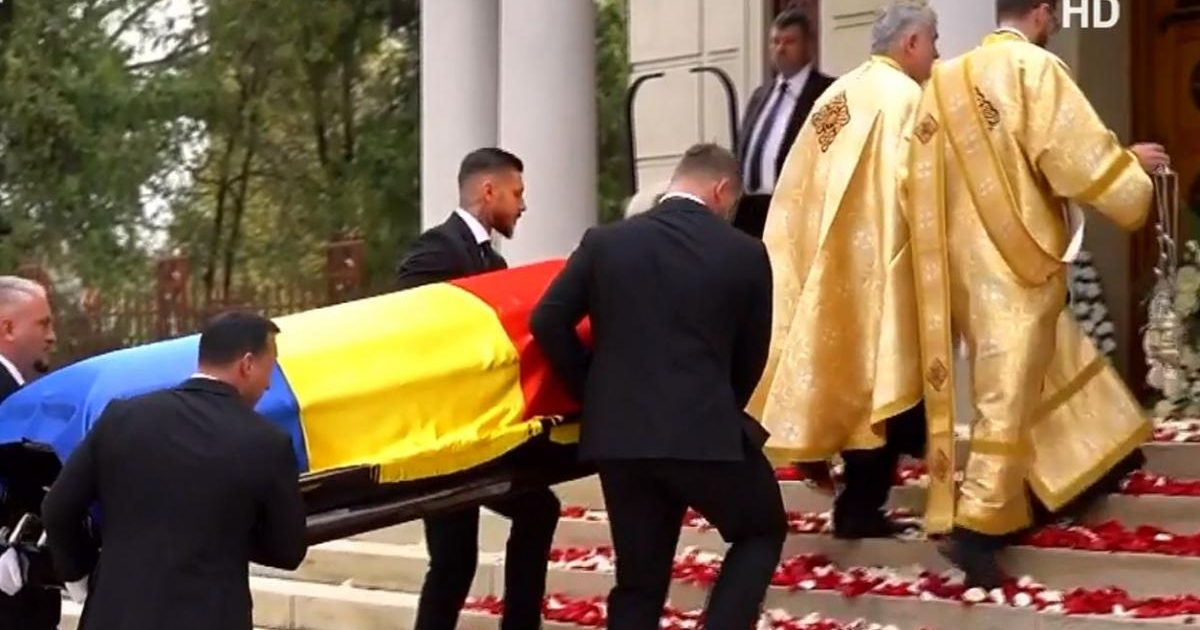 Marele Mircea Lucescu, omagiat la București: Sicriul, depus la Sfântul Elefterie