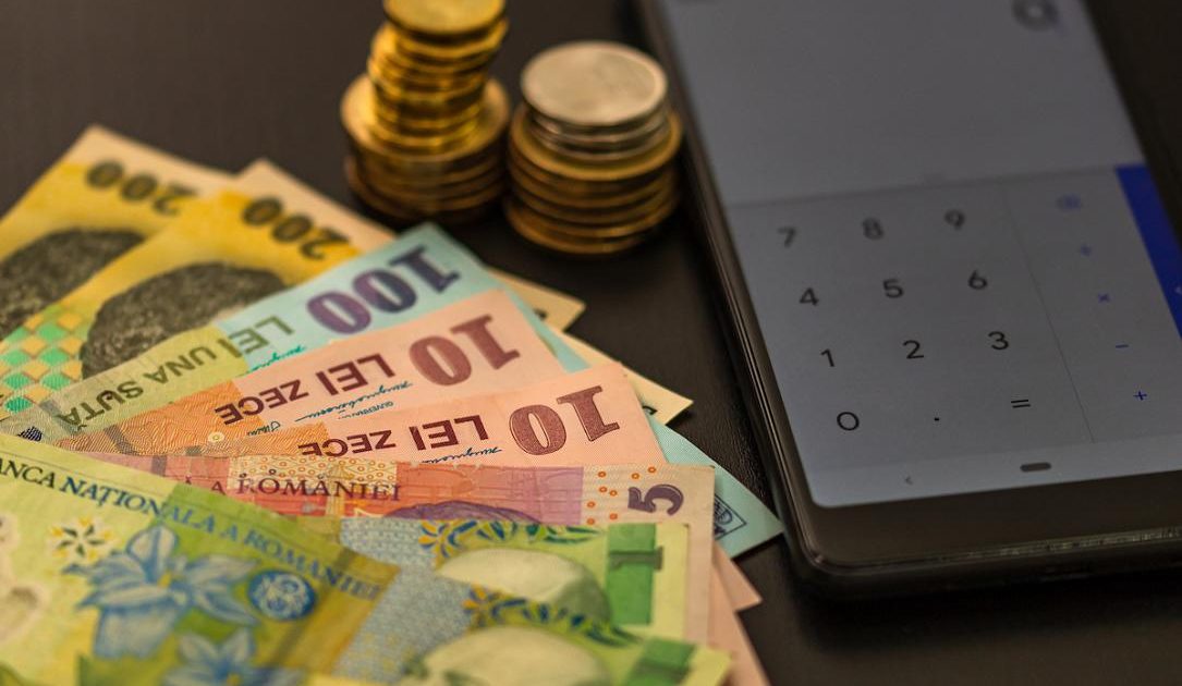 Deficitul României, în scădere, dar datoria externă crește