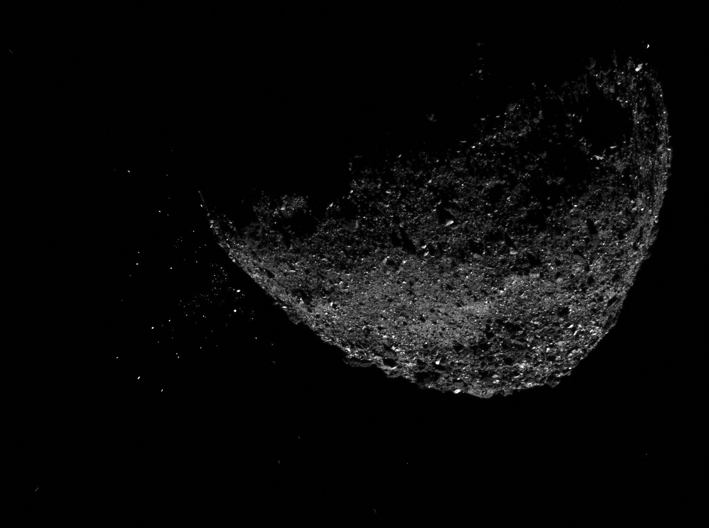 O echipă de astronomi americani a realizat o analiză detaliată a mostrelor de pe asteroidul Bennu, dezvăluind detalii despre modul în care apa și materialele organice au interacționat în primele etape ale Sistemului Solar
