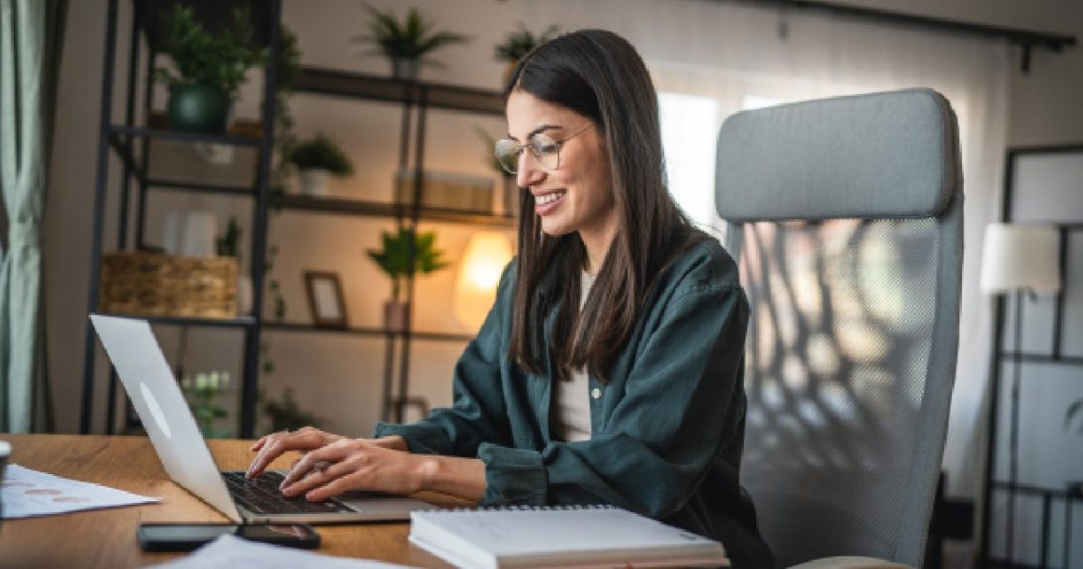 UE obligă munca remote o zi/săptămână și transport mai ieftin