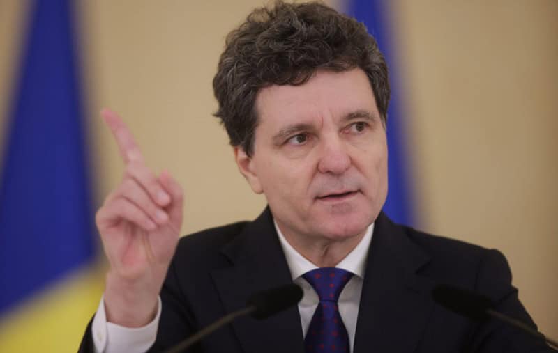 Președintele Dan, la masa negocierilor: Criza politică, scenarii sumbre