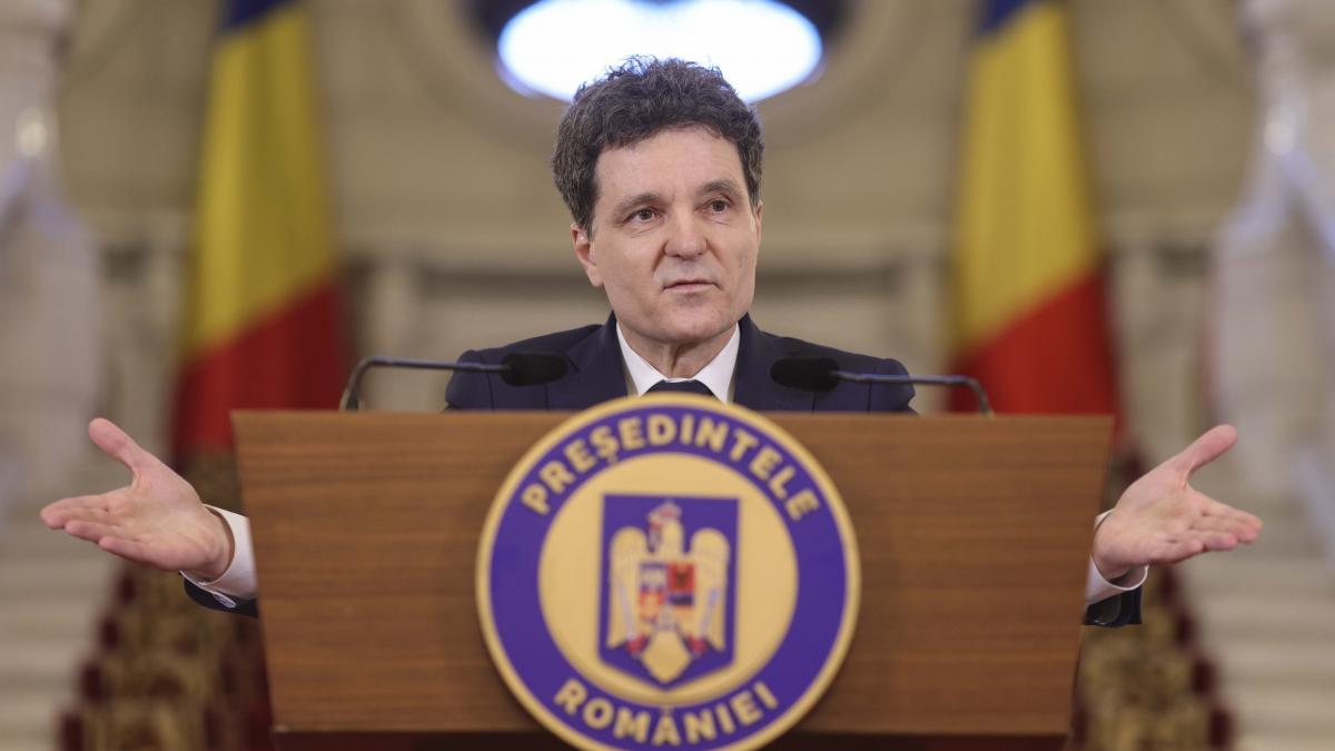 Președintele Nicușor Dan a anunțat că numirile pentru funcțiile de conducere ale Serviciului Român de Informații (SRI) și Serviciului de Informații Externe (SIE) vor fi făcute „relativ curând” și „la momentul potrivit”, fără a oferi o dată exactă