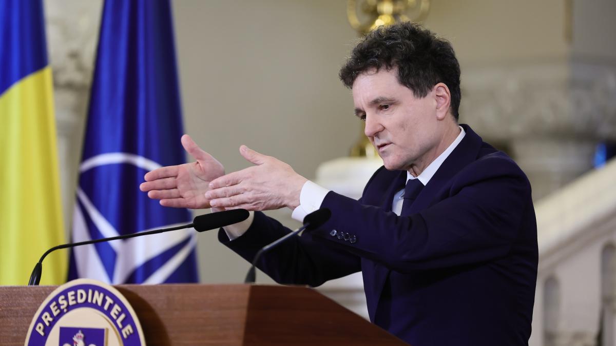 Nicușor Dan, despre un film despre viața sa: „Trebuie să fiu un personaj pozitiv” Președintele României, Nicușor Dan, a abordat recent, în cadrul unei conferințe de presă, posibilitatea ca viața sa să fie subiectul unui film
