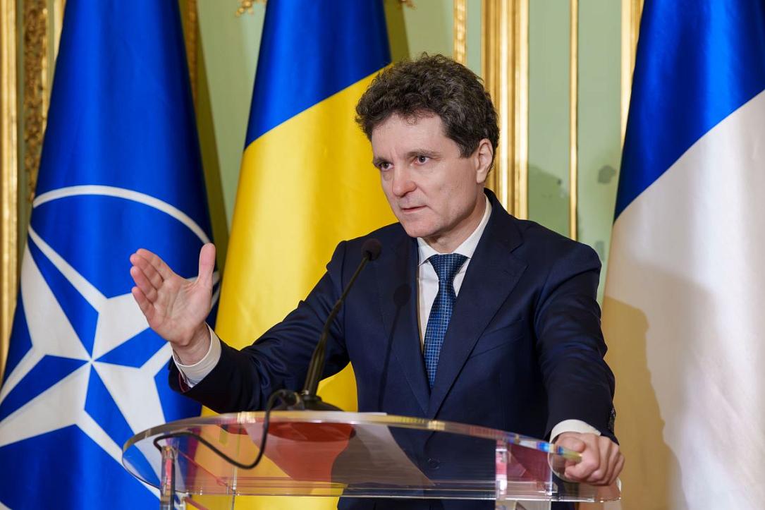 PREȘEDINTELE DAN, LA CONVERSAȚII CRITICE CU GRINDEANU PE FONDUL TENSIONĂRII COALIȚIEI București – Președintele țării, Nicușor Dan, a avut o întâlnire la Palatul Cotroceni cu liderul Partidului Social Democrat (PSD), Sorin Grindeanu, miercuri dimineață, conform unor surse politice citate de G4media.ro