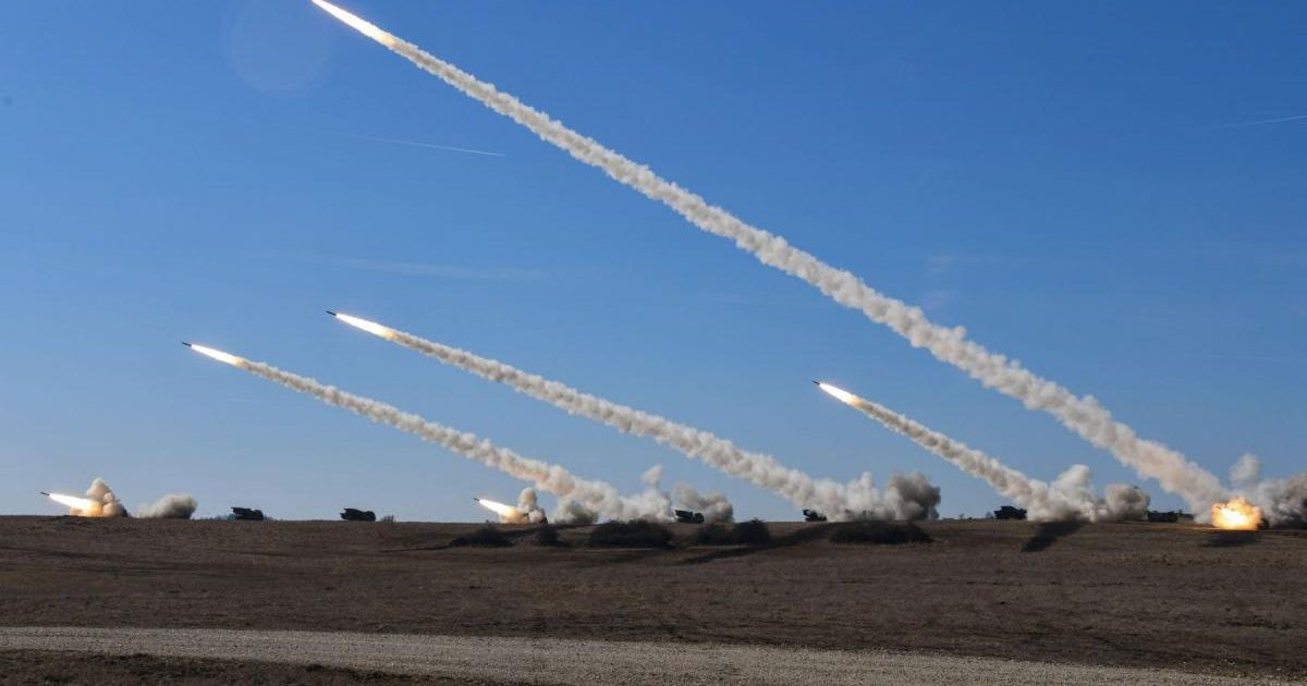 Noua cursă a AI: Marile puteri reiau „distrugerea reciprocă” din Războiul Rece