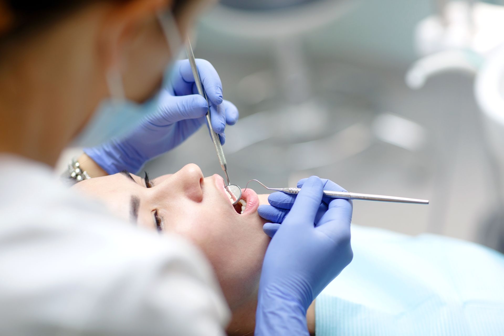 Problemele dentare ignorate cresc riscul de boli cardiovasculare și demență, arată un studiu București – Accesul limitat la îngrijiri dentare din cauza costurilor ridicate poate crește riscul de boli cardiovasculare și demență, potrivit unui studiu recent realizat de cercetătorii de la Școala de Sănătate Publică a Universității din Boston (BUSPH), SUA