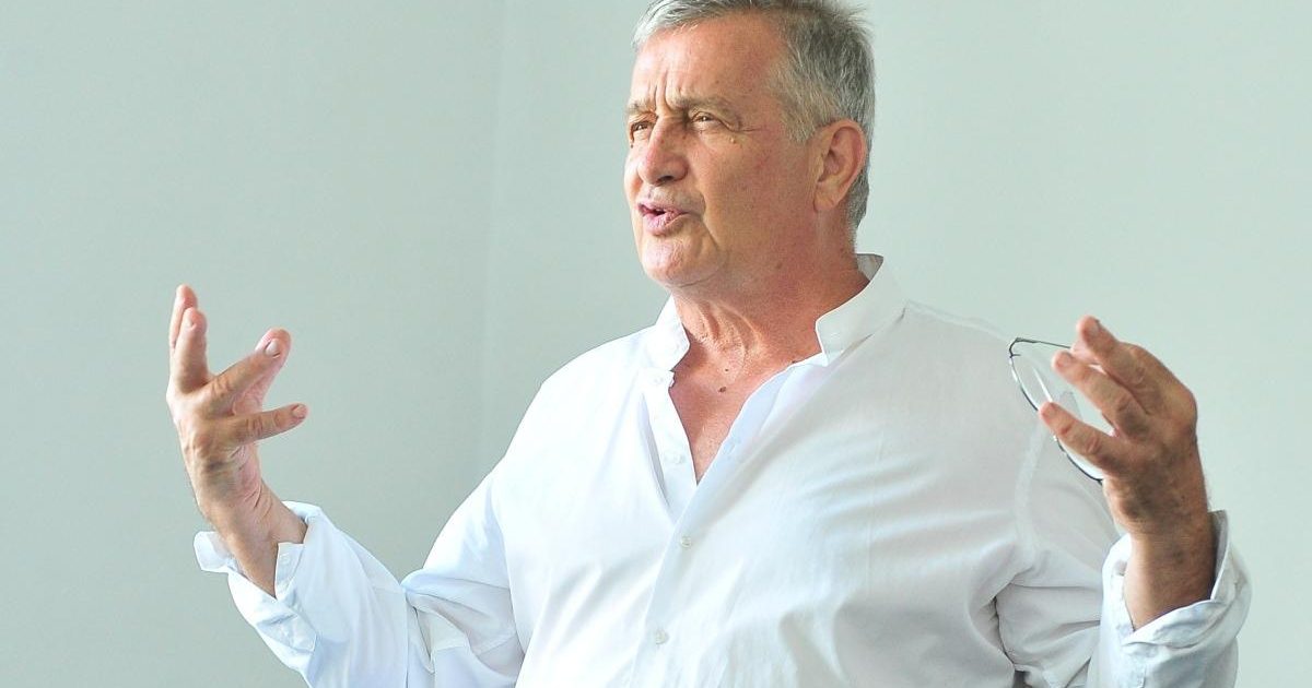 Incendiul de la casa lui Mircea Dinescu din Dolj: Prejudiciu uriaș, anchetă în derulare