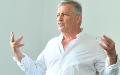 Incendiul de la casa lui Mircea Dinescu din Dolj: Prejudiciu uriaș, anchetă în derulare