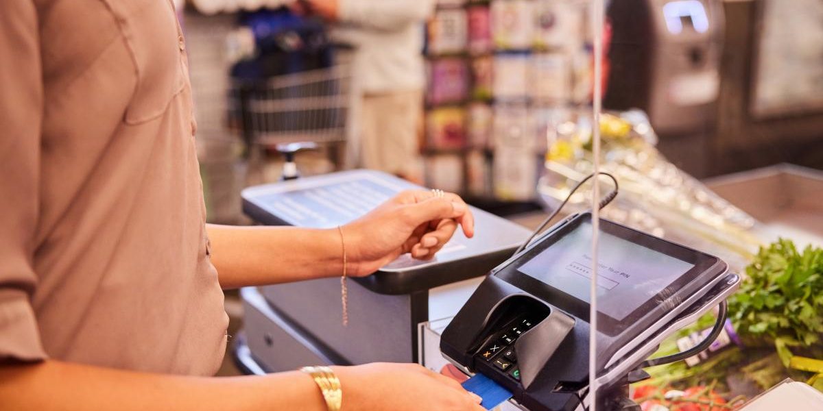 o-casiera-a-fost-concediata-dupa-20-de-ani-de-munca-pentru-ca-nu-a-scanat-doua-produse-in-valoare-de.webp - NewsFactor