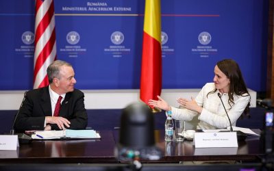 AFLĂ: Ministrul de Externe, cu Ambasadorul SUA, la Fulbright