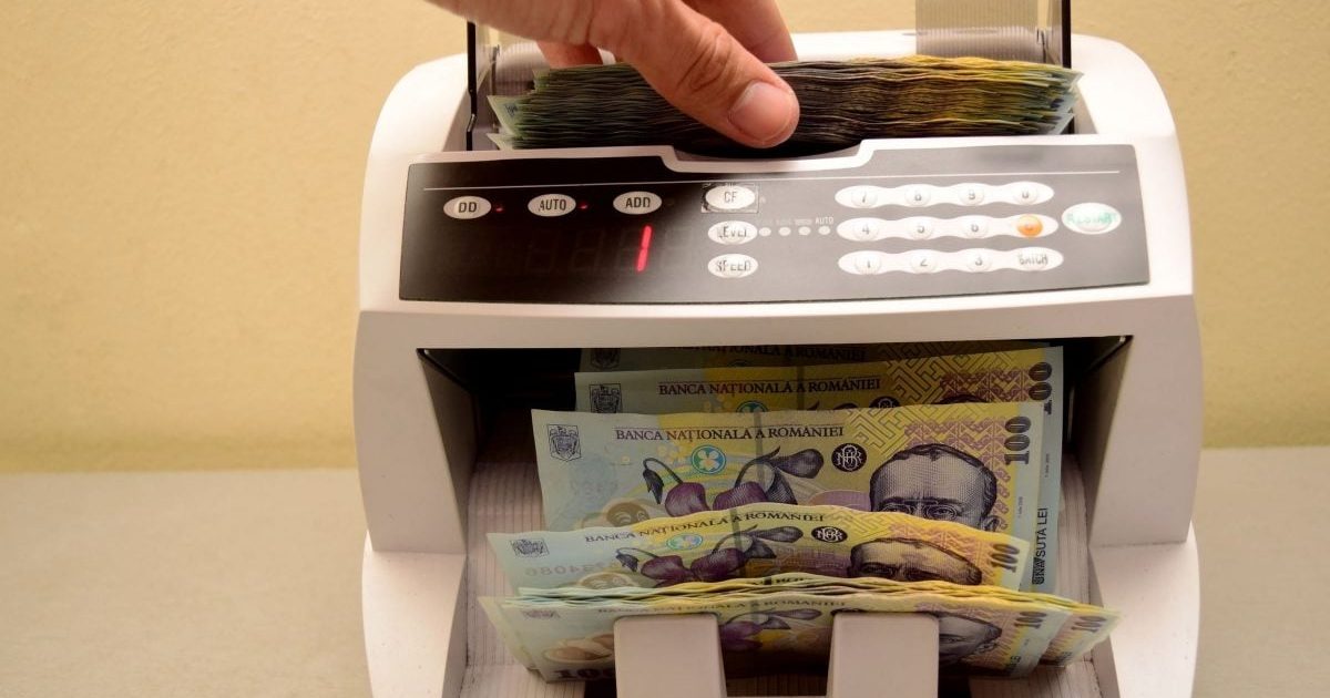 Cine plătește scump și cine râde de legea facturilor în euro?