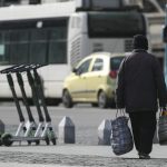 old_person_man_bags_albertophotography_dreamstime.com_.jpg - NewsFactor