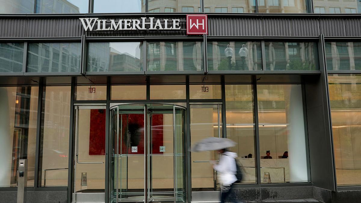 Afaceri ȘOC in avocatură: Fiul bancherului, taxat cu 35 de milioane dolari!