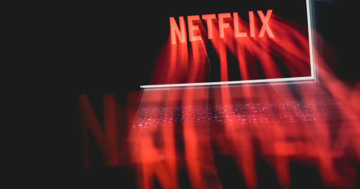 Netflix intră în forță pe piața de podcasturi: YouTube, în vizor