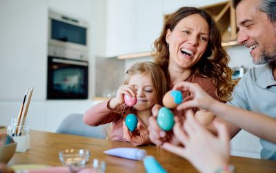 Păște: De ce ciocnim ouă? Gestul simplu care ascunde o tradiție veche