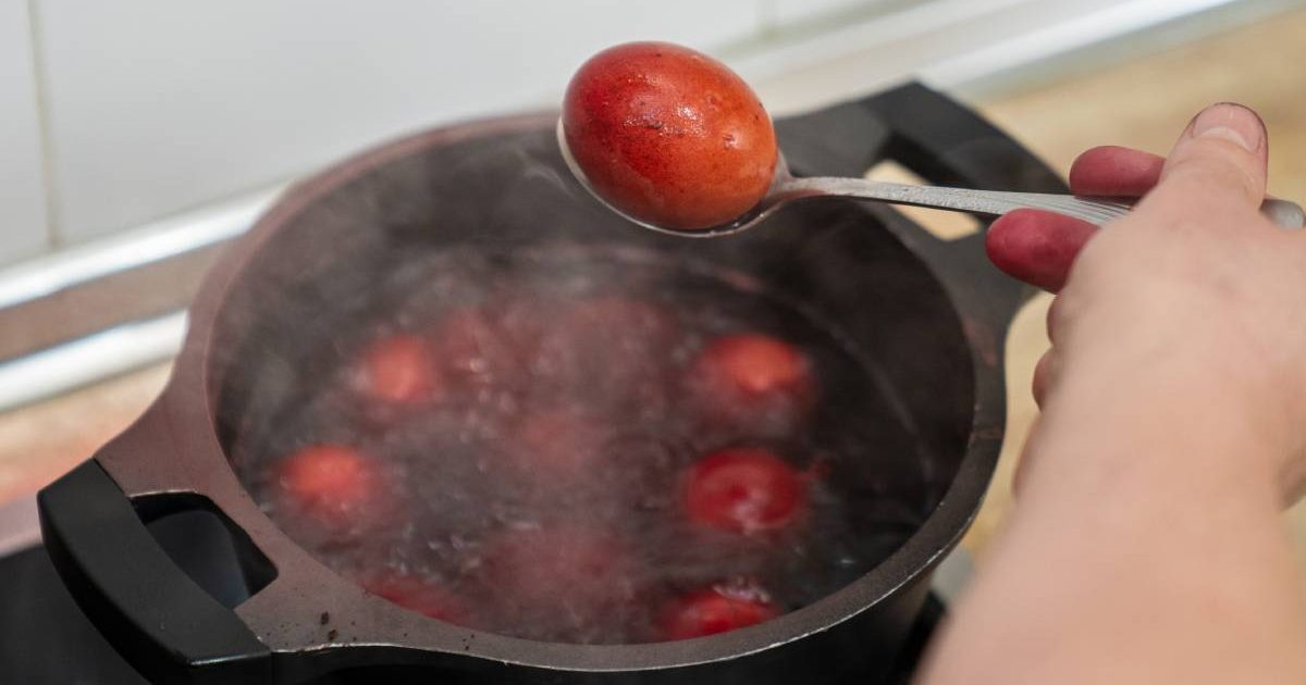 Atenție! Indigestia de la ouăle de Paște: Senzația de „piatră” în stomac