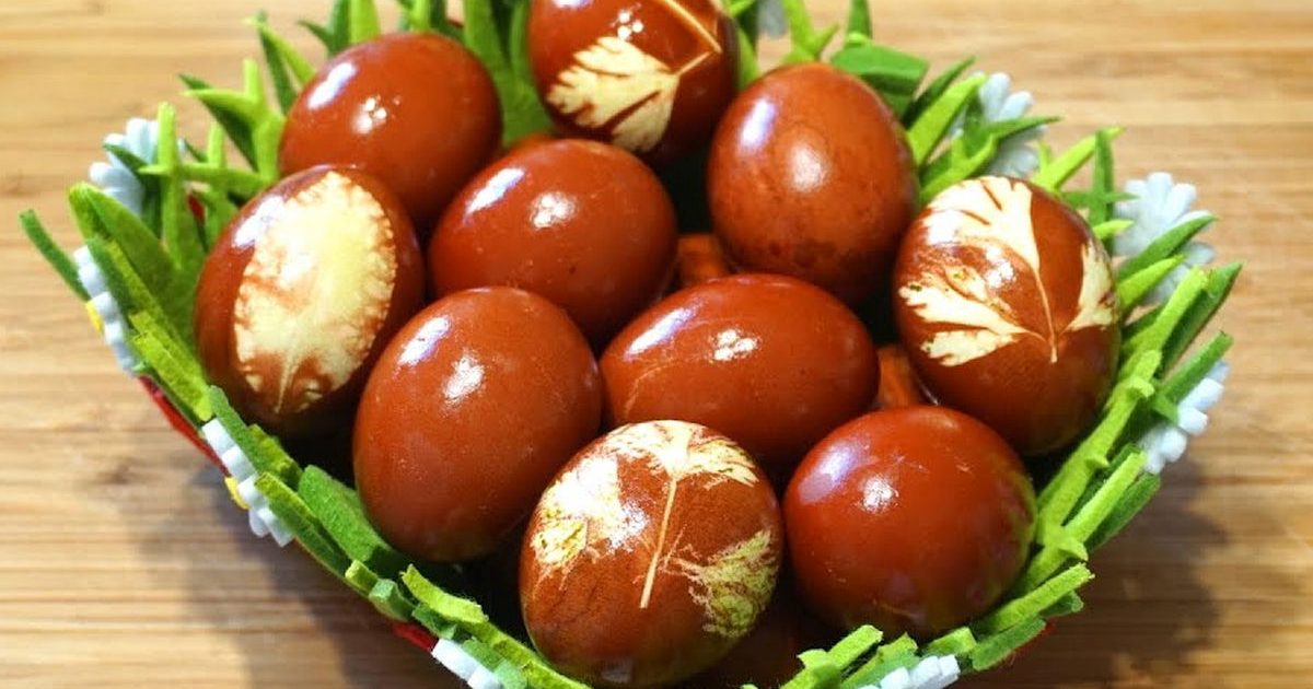 Ouă roșii, vopsite cu sfeclă: Metoda naturală, adorată de gospodinele din România